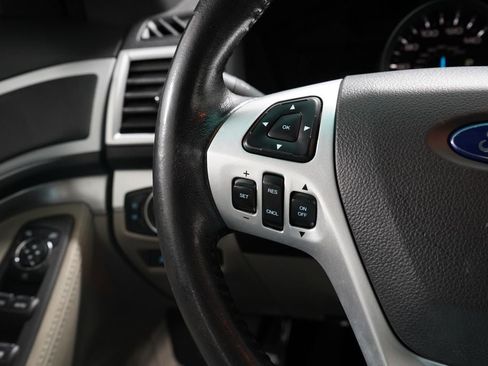 Used 2015 Ford Explorer XLT w/ Equipment Group 202B FWD image 18