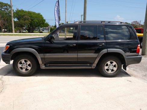 Used 2000 Toyota Land Cruiser AWD/4WD image 2