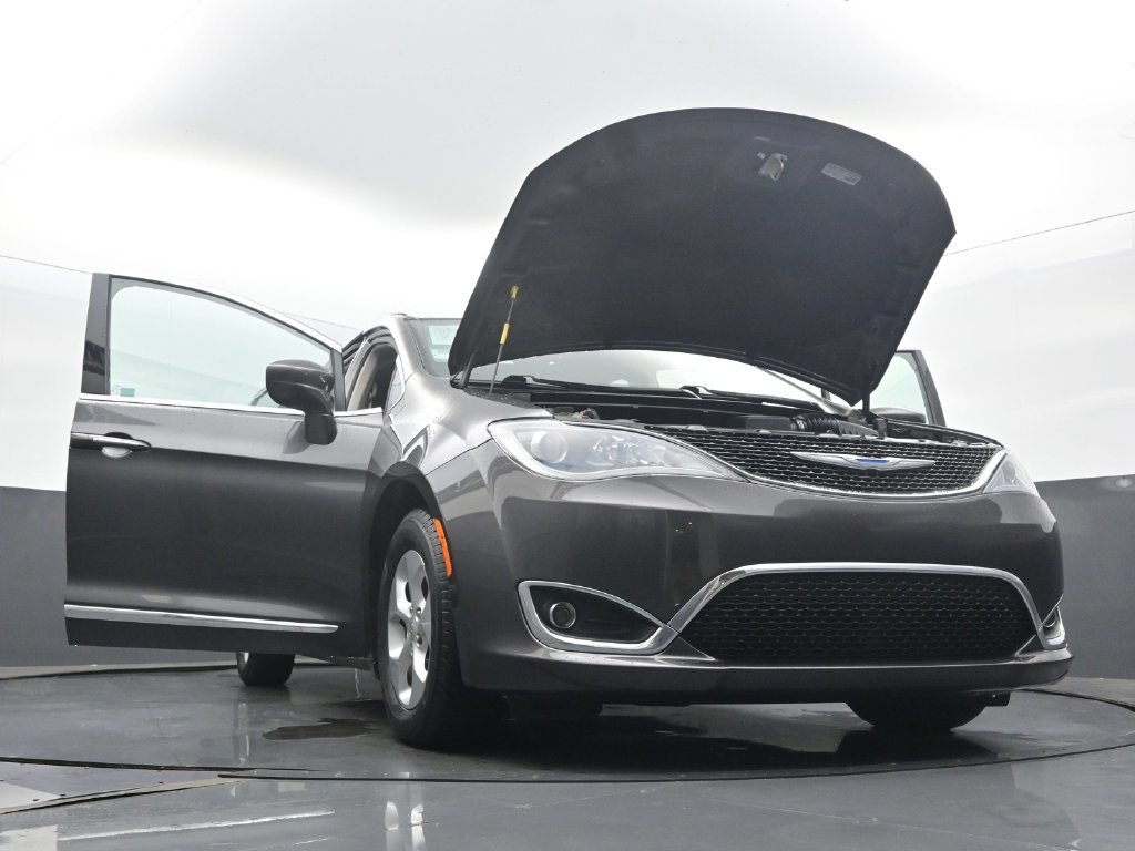 Used 2017 Chrysler Pacifica Touring-L Plus FWD image 61
