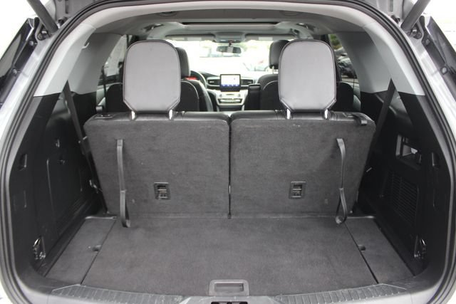 Used 2021 Ford Explorer XLT w/ Equipment Group 202A AWD/4WD image 29