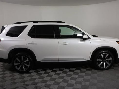 Used 2023 Honda Pilot Touring image 9