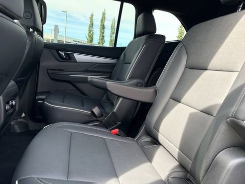 Used 2025 Buick Enclave Preferred AWD/4WD image 22