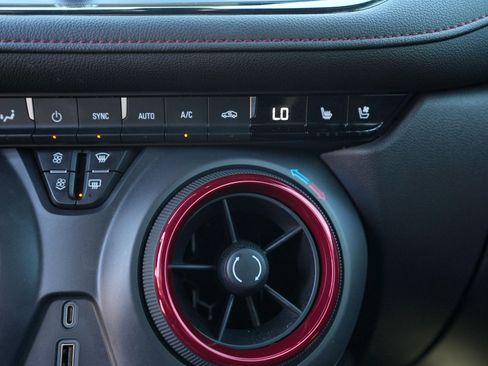 Used 2021 Chevrolet Blazer RS w/ Enhanced Convenience Package image 27