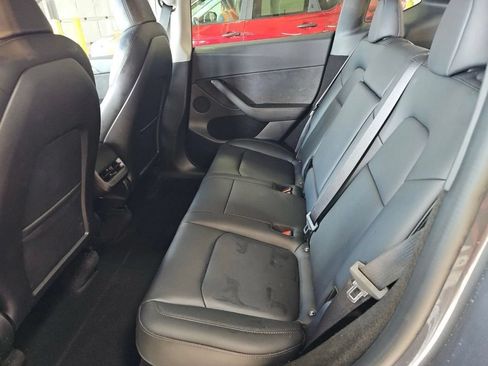 Used 2022 Tesla Model Y Long Range AWD/4WD image 8