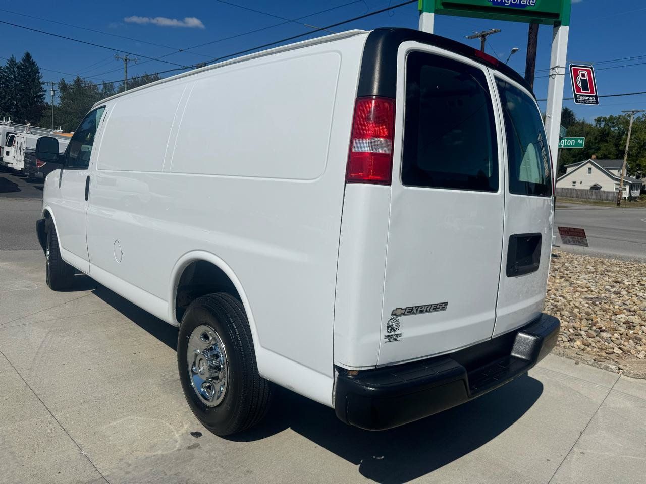 Used 2018 Chevrolet Express 2500 RWD image 3