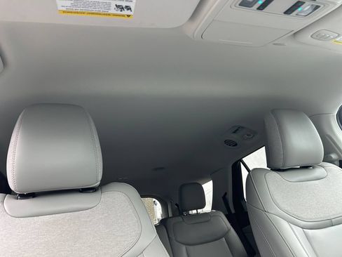 Used 2025 Ford Explorer Active w/ Active Comfort Package AWD/4WD image 28