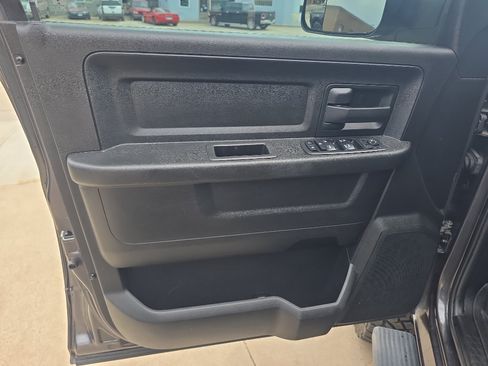 Used 2018 RAM 2500 Tradesman w/ Chrome Appearance Group AWD/4WD image 11