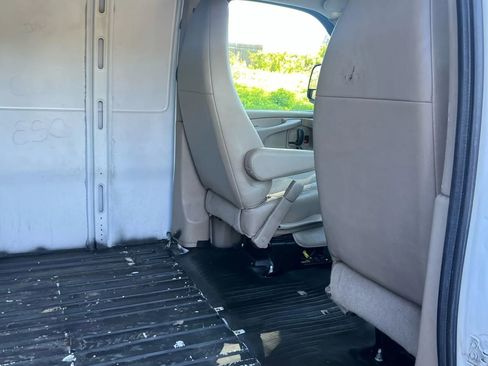 Used 2014 Chevrolet Express 3500 Extended RWD image 14