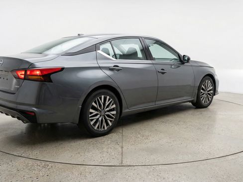Used 2025 Nissan Altima 2.5 SV FWD image 9