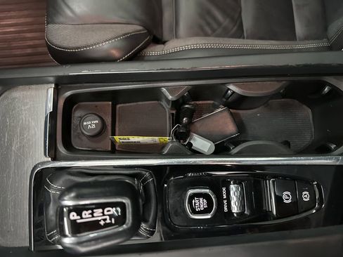 Used 2019 Volvo S60 T6 R-Design image 19