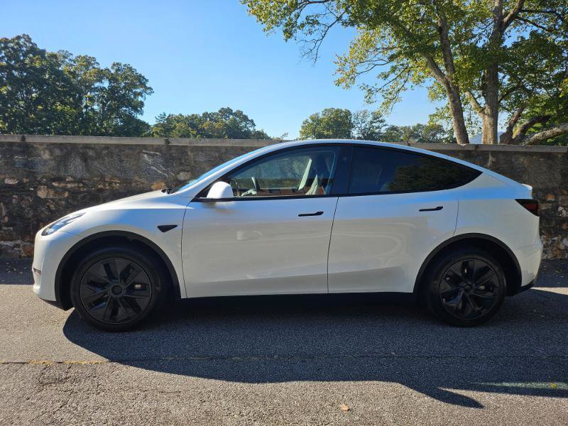 Used 2025 Tesla Model Y Long Range AWD/4WD image 8