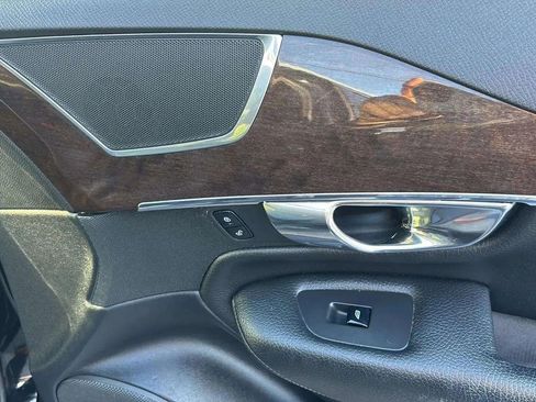 Used 2016 Volvo XC90 T6 Momentum w/ Momentum Plus Package image 26