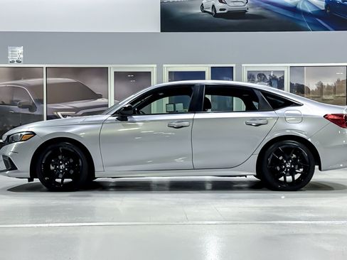 Used 2024 Honda Civic Sport image 2