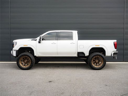 Used 2024 GMC Sierra 2500 Denali Ultimate w/ Snow Plow Prep/Camper Package AWD/4WD image 2