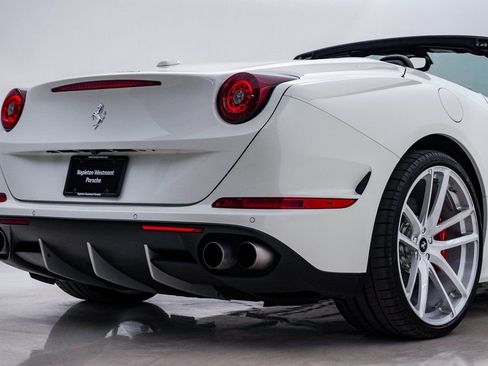 Used 2015 Ferrari California T image 14