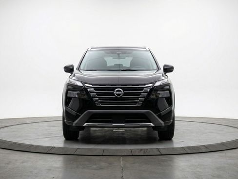 Used 2025 Nissan Rogue SV FWD image 2