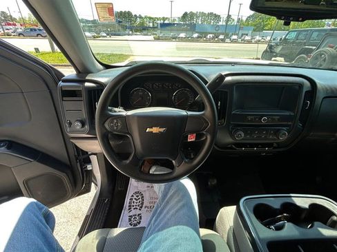 Used 2018 Chevrolet Silverado 1500 Custom w/ Custom Value Package image 10