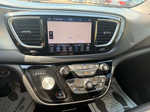 Used 2018 Chrysler Pacifica Touring-L w/ Advanced Safetytec Group FWD image 36