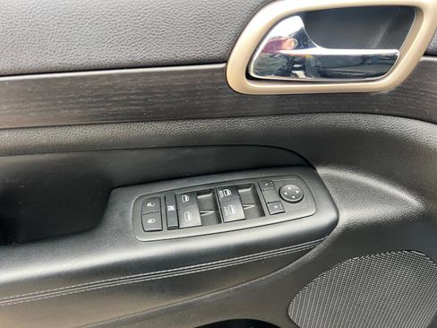 Used 2014 Jeep Grand Cherokee Laredo w/ 18" Wheel & 8.4" Radio Group image 11