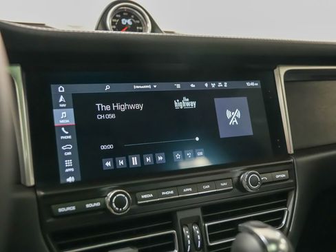 Certified 2020 Porsche Macan GTS image 30