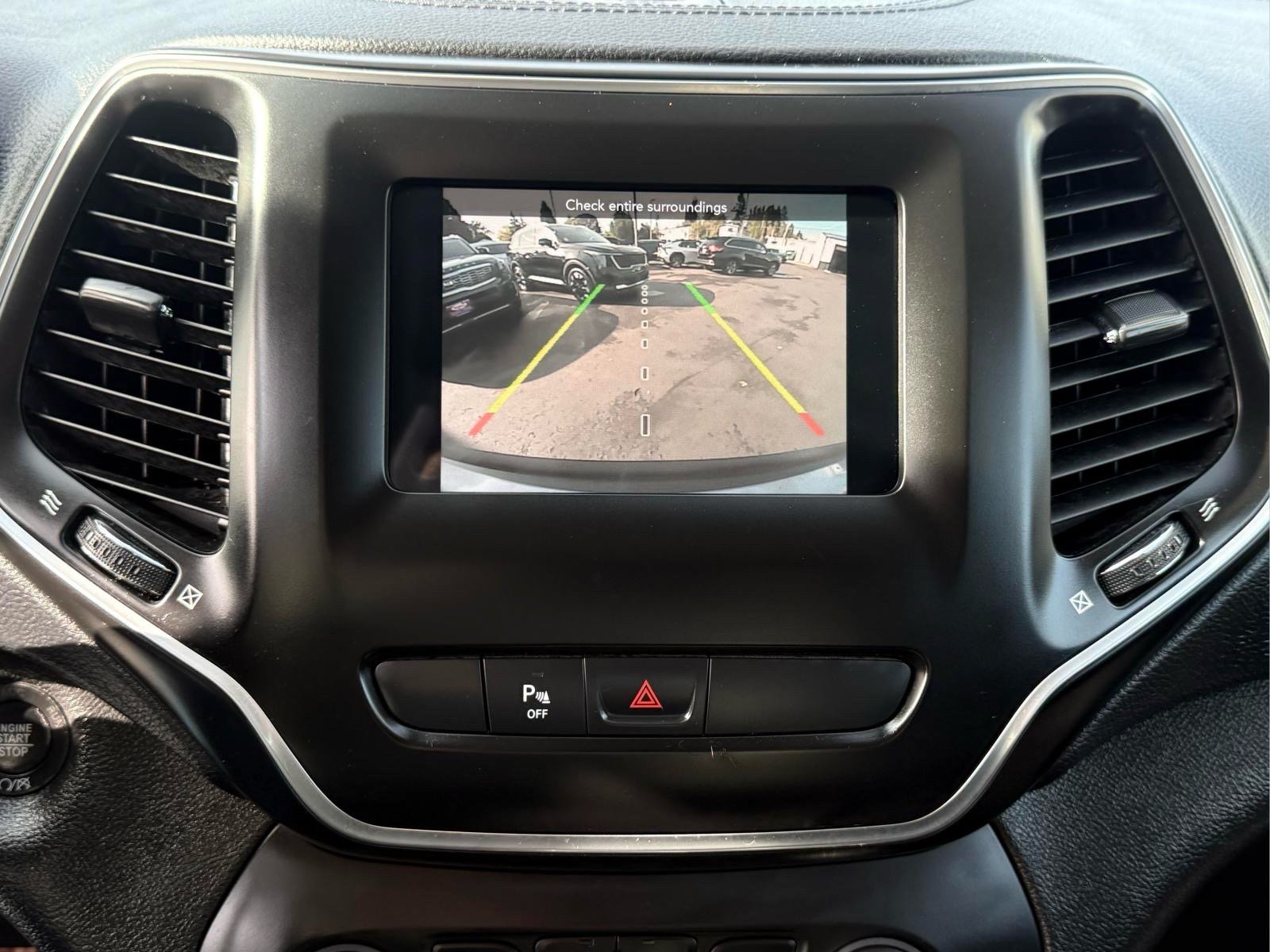 Used 2019 Jeep Cherokee Latitude Plus w/ Cold Weather Group AWD/4WD image 20