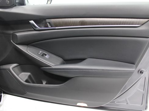 Used 2018 Honda Accord Touring image 25