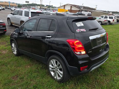 Used 2020 Chevrolet Trax Premier w/ LPO, Cargo Package FWD image 4