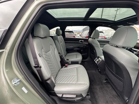 Used 2025 Kia Sorento SX Prestige w/ Sage Leather Package image 17