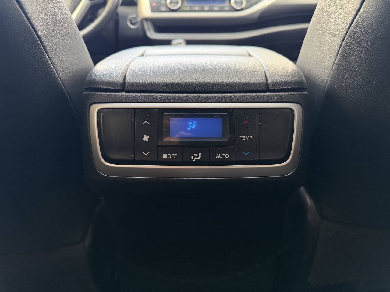 Used 2019 Toyota Highlander SE AWD/4WD image 30