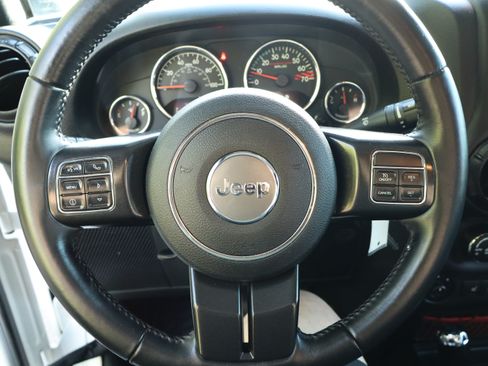 Used 2018 Jeep Wrangler Rubicon AWD/4WD image 29