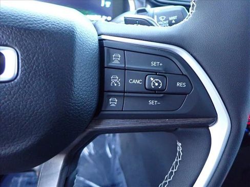 Used 2022 Jeep Grand Cherokee Limited 4xe image 17