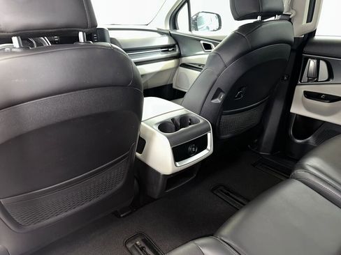 Used 2024 Kia Carnival LX image 18