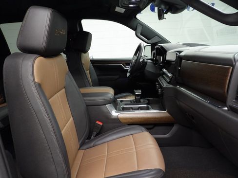 Used 2023 Chevrolet Silverado 1500 High Country w/ Technology Package image 36