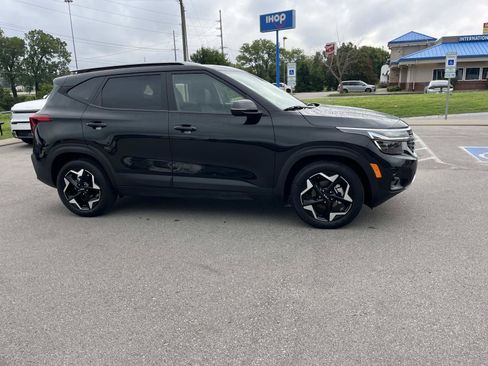 Used 2025 Kia Seltos S FWD image 2