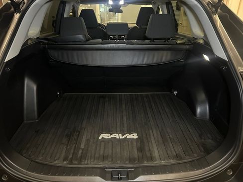 Used 2022 Toyota RAV4 LE AWD/4WD image 18