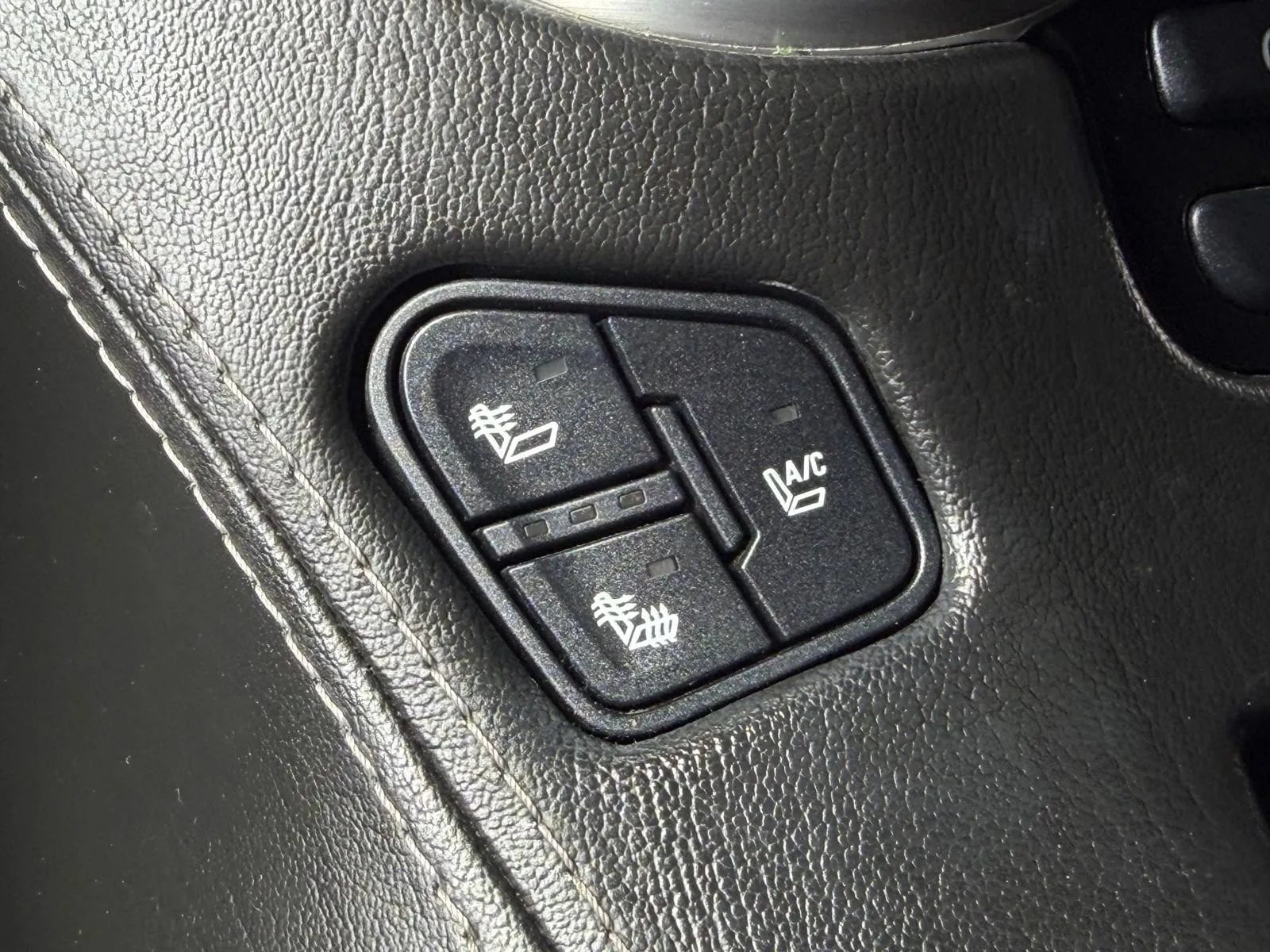 Used 2016 GMC Yukon XL SLT w/ Open Road Package RWD image 42