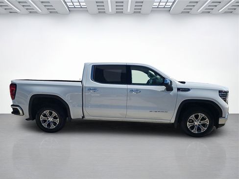 Used 2024 GMC Sierra 1500 SLT image 2