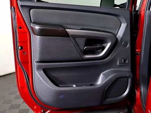 Used 2015 Nissan Titan SV image 25