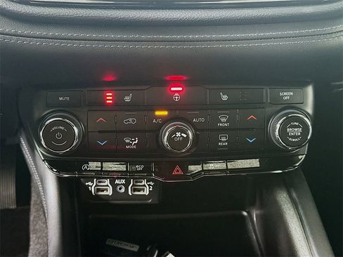 Used 2024 Dodge Durango SXT w/ SXT Blacktop Group image 18