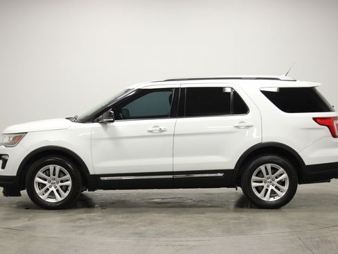 Used 2018 Ford Explorer XLT w/ Equipment Group 201A image 5