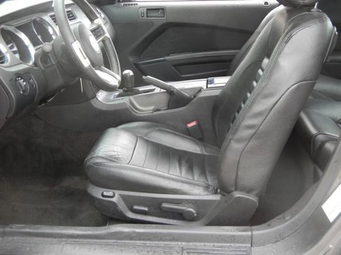 Used 2014 Ford Mustang Coupe w/ Equipment Group 102A RWD image 27