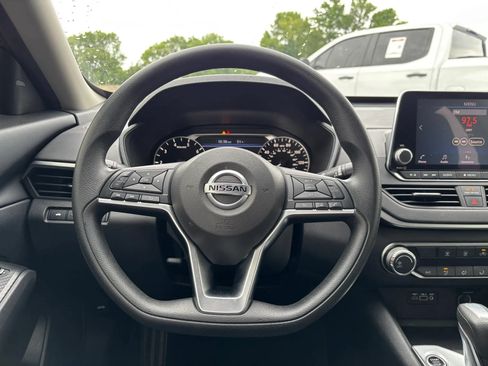 Used 2022 Nissan Altima 2.5 SV FWD image 23