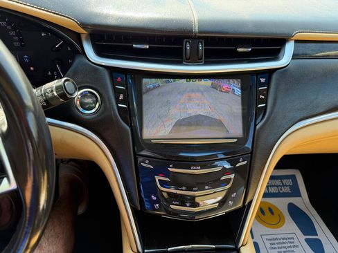 Used 2013 Cadillac XTS Luxury image 22