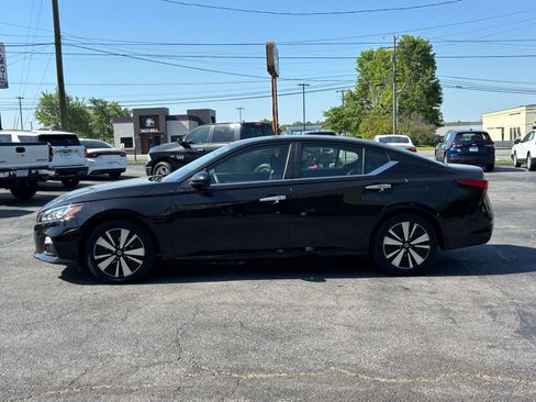Used 2021 Nissan Altima 2.5 SV image 3