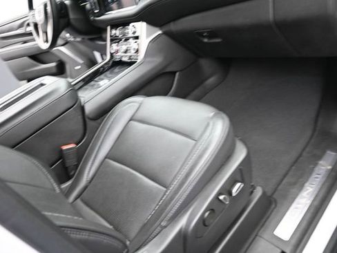 Used 2023 GMC Yukon Denali RWD image 34