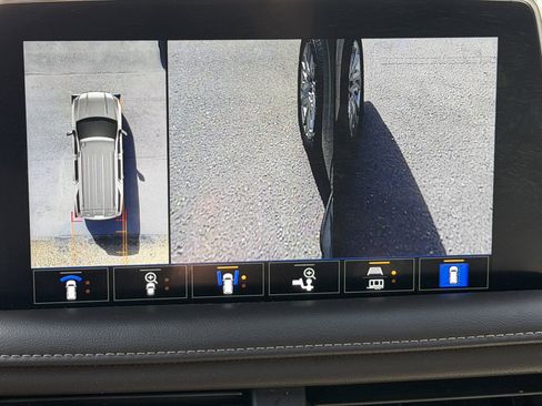 Used 2021 GMC Yukon SLT w/ SLT Premium Package image 14