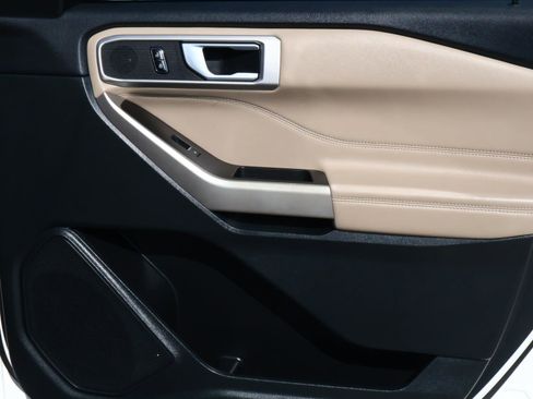 Used 2023 Ford Explorer XLT image 16
