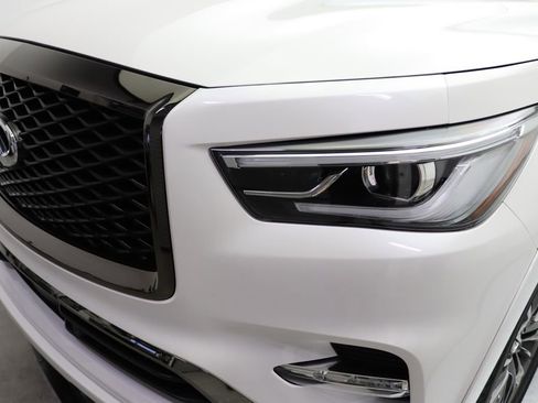 Used 2024 INFINITI QX80 Sensory image 3