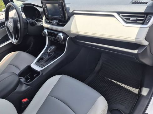Used 2022 Toyota RAV4 XLE Premium AWD/4WD image 19