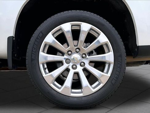 Used 2019 Chevrolet Silverado 1500 High Country w/ Technology Package AWD/4WD image 11
